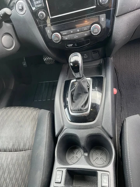 2018 Nissan Rogue - Image 8 of 10