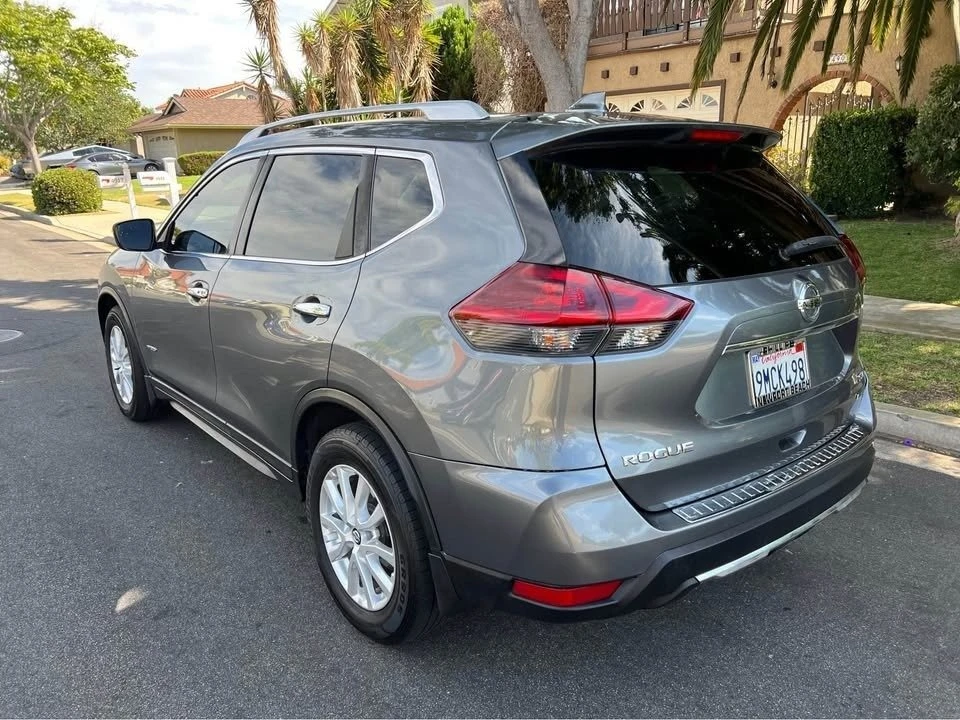 2018 Nissan Rogue - Image 2 of 15