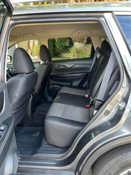 2018 Nissan Rogue - Image 13 of 15