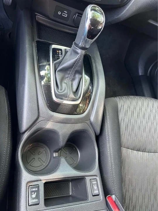 2018 Nissan Rogue - Image 11 of 15