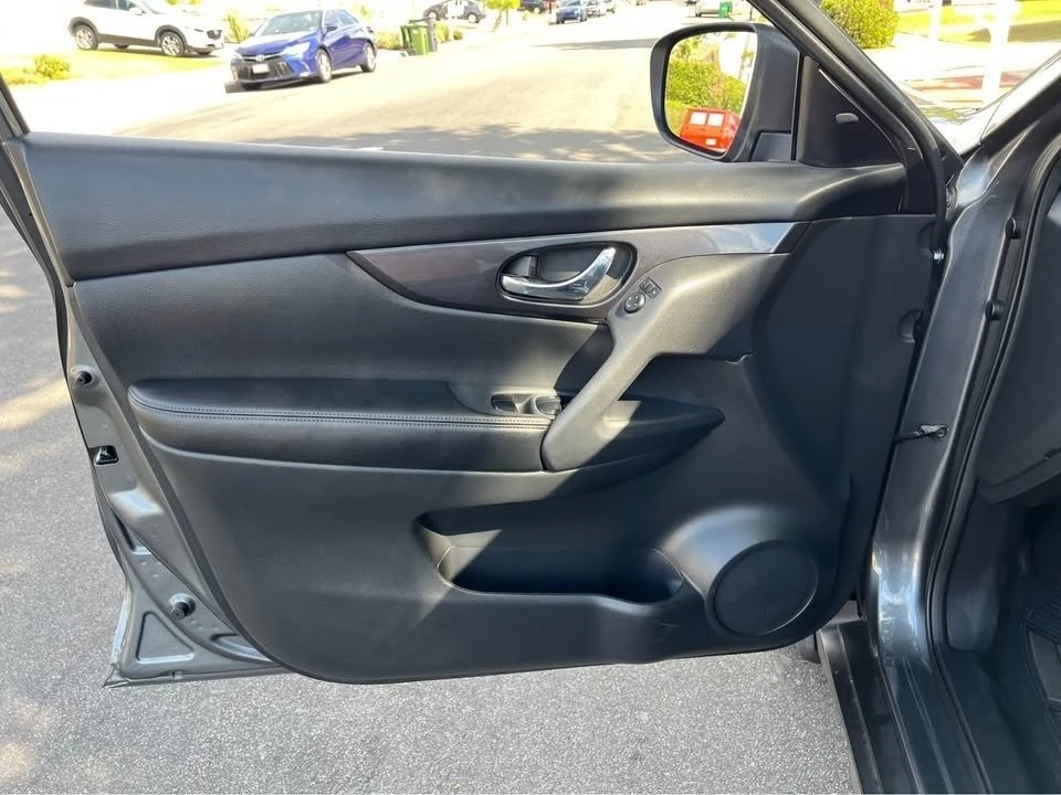 2018 Nissan Rogue - Image 5 of 15