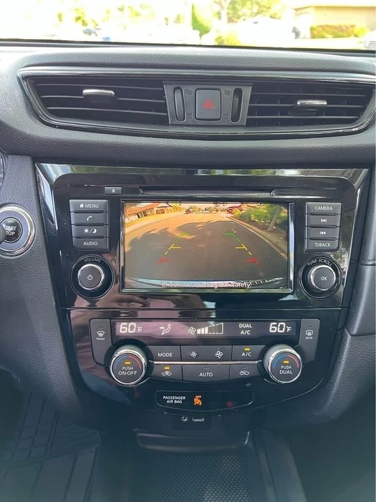 2018 Nissan Rogue - Image 10 of 15