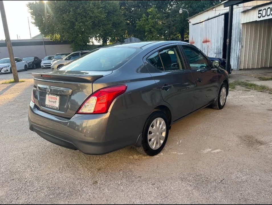 2018 Nissan Versa - Image 5 of 10