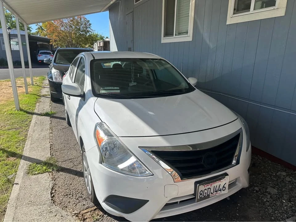 2018 Nissan Versa - Image 2 of 3