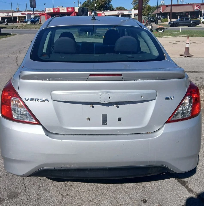 2018 Nissan Versa - Image 8 of 11