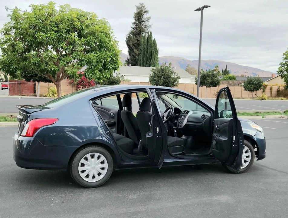 2018 Nissan Versa - Image 16 of 20