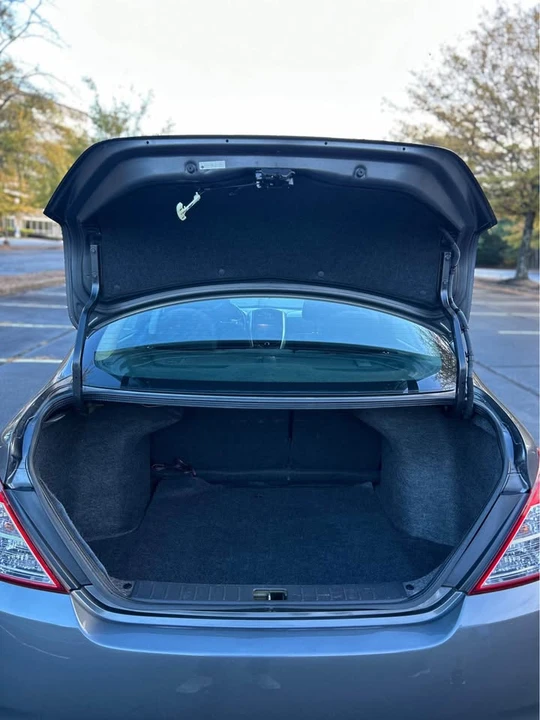 2018 Nissan Versa - Image 9 of 18