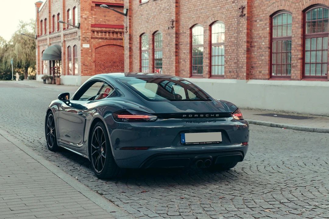2018 Porsche 718 Cayman GTS - Image 8 of 31