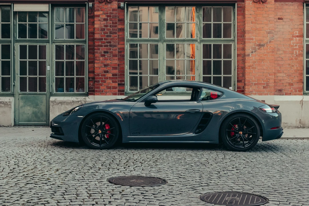 2018 Porsche 718 Cayman GTS - Image 9 of 31