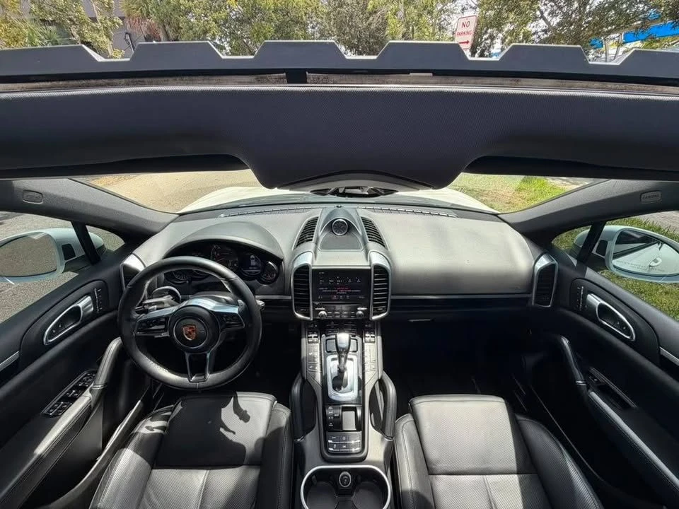 2018 Porsche 958 Cayenne - Image 9 of 14
