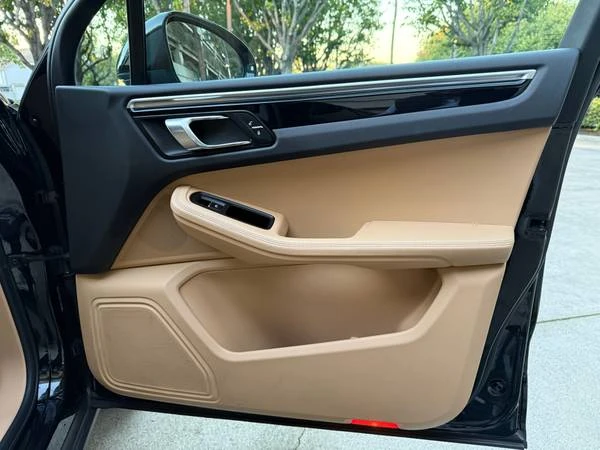 2018 Porsche Macan - Image 19 of 21