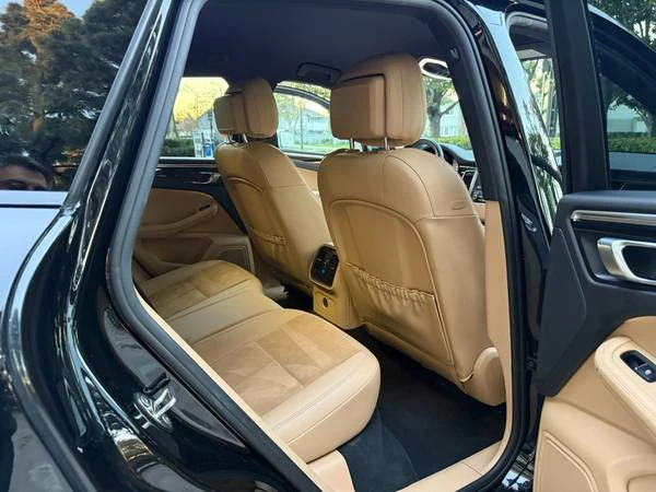 2018 Porsche Macan - Image 17 of 21