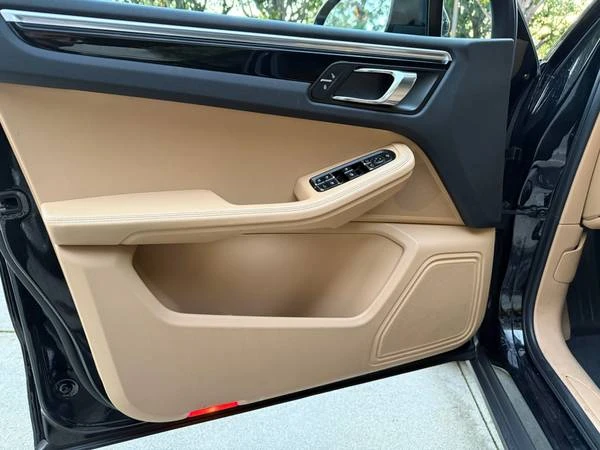 2018 Porsche Macan - Image 14 of 21