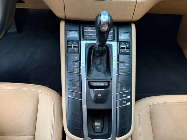 2018 Porsche Macan - Image 16 of 21