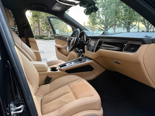 2018 Porsche Macan - Image 18 of 21