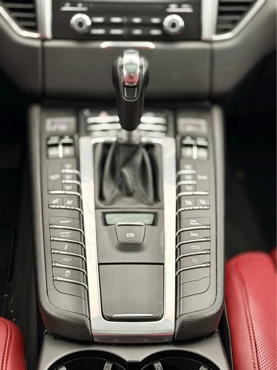 2018 Porsche Macan GTS - Image 17 of 18