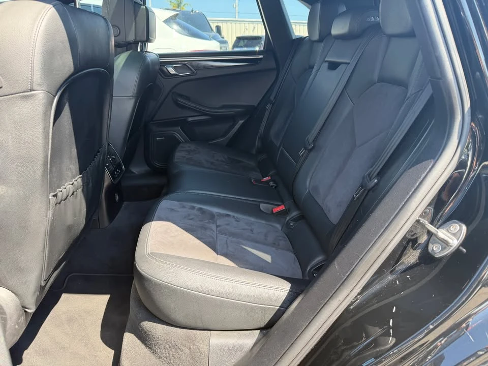 2018 Porsche Macan - Image 17 of 20