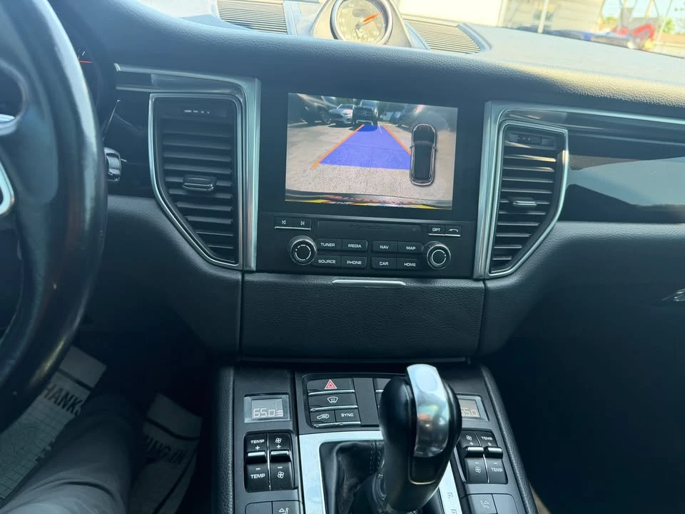 2018 Porsche Macan - Image 15 of 20