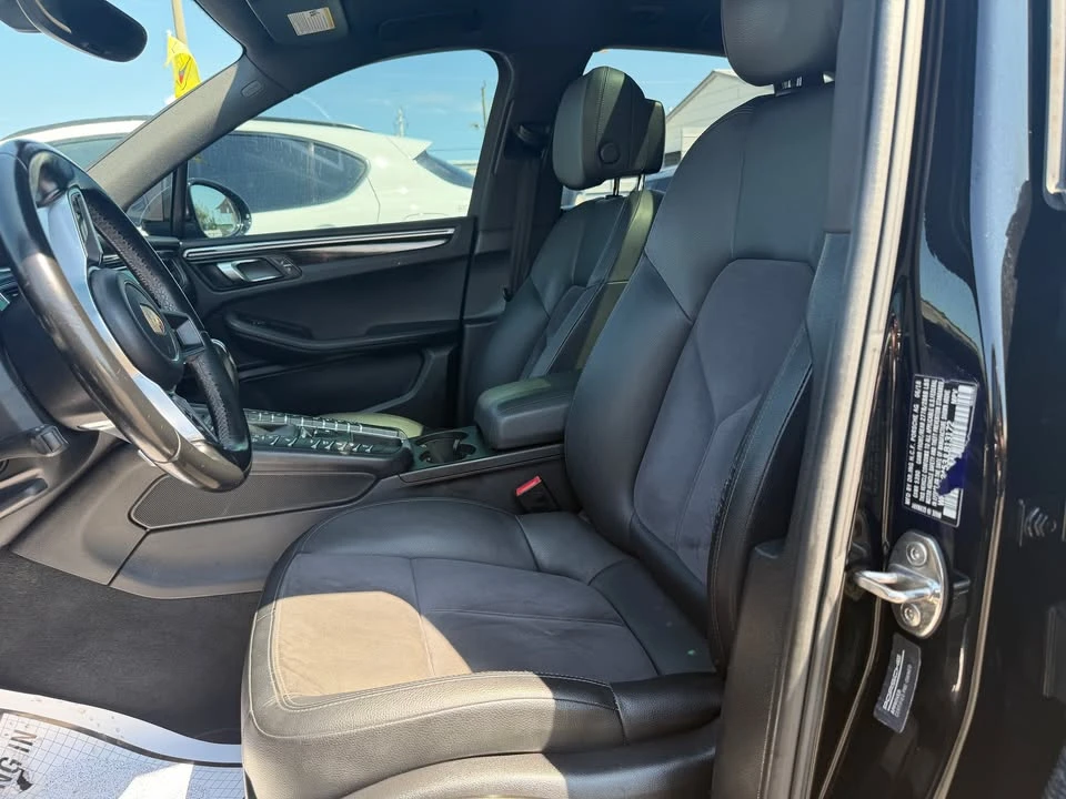 2018 Porsche Macan - Image 17 of 20