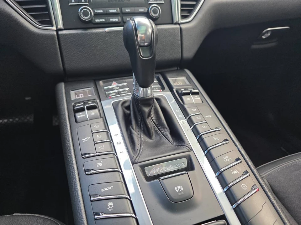 2018 Porsche Macan S - Image 20 of 24