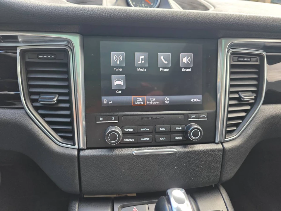 2018 Porsche Macan S - Image 18 of 24