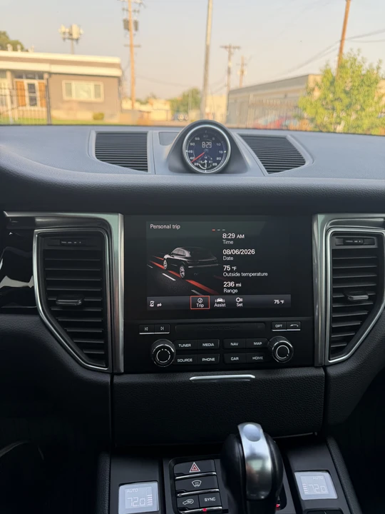 2018 Porsche Macan S - Image 27 of 31