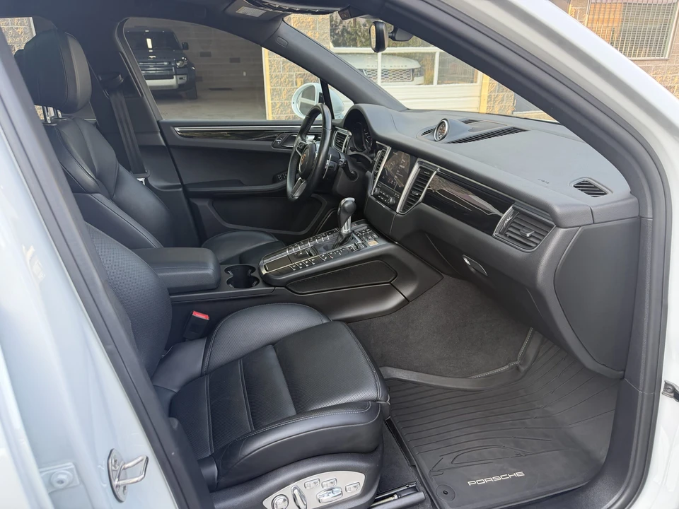2018 Porsche Macan S - Image 16 of 31