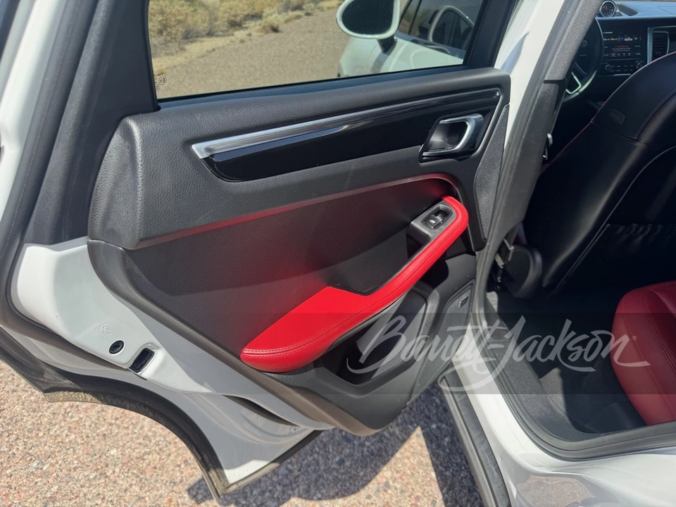 2018 Porsche Macan S - Image 16 of 21