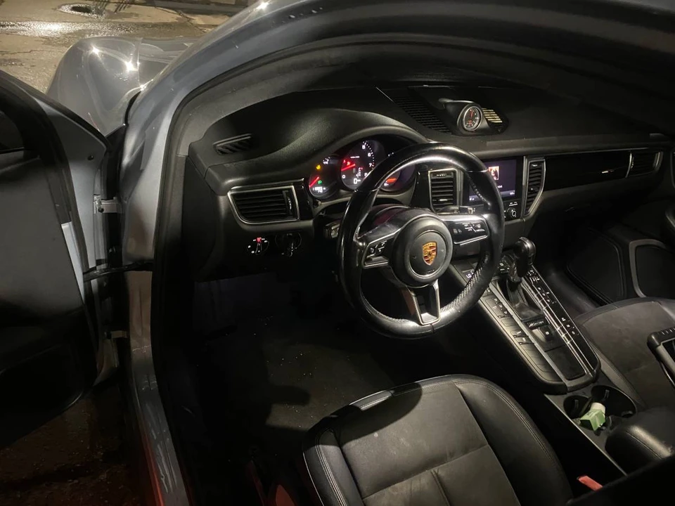 2018 Porsche Macan Turbo - Image 8 of 9