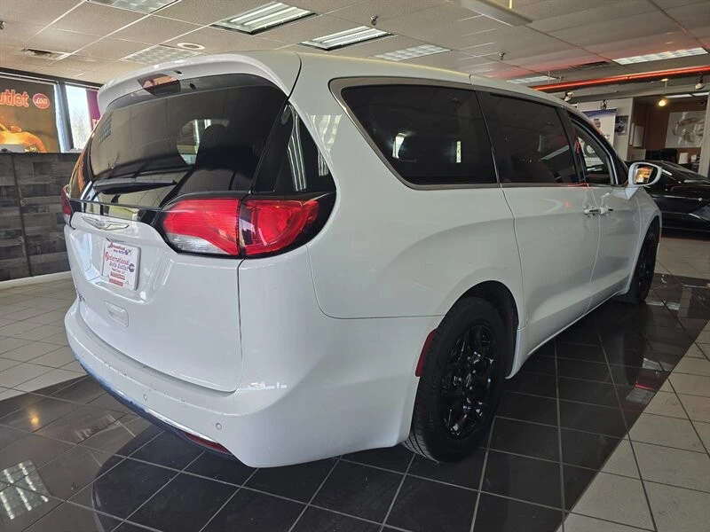 2018 Chrysler - Image 4 of 4
