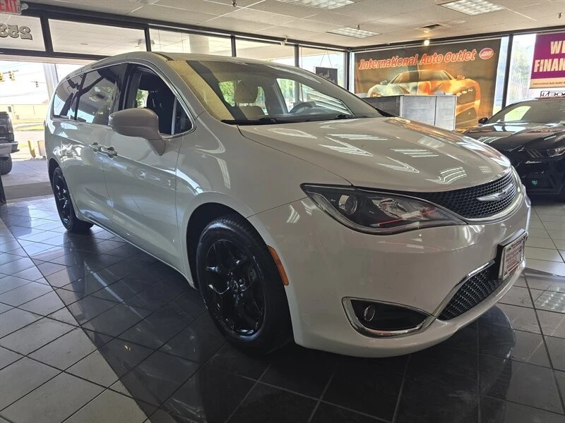 2018 Chrysler - Image 3 of 4