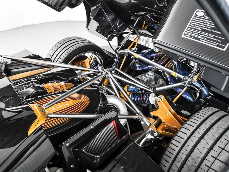 2018 Pagani Huayra - Image 4 of 31