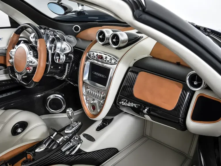 2018 Pagani Huayra - Image 18 of 31