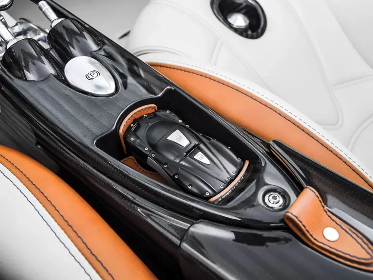 2018 Pagani Huayra - Image 28 of 31