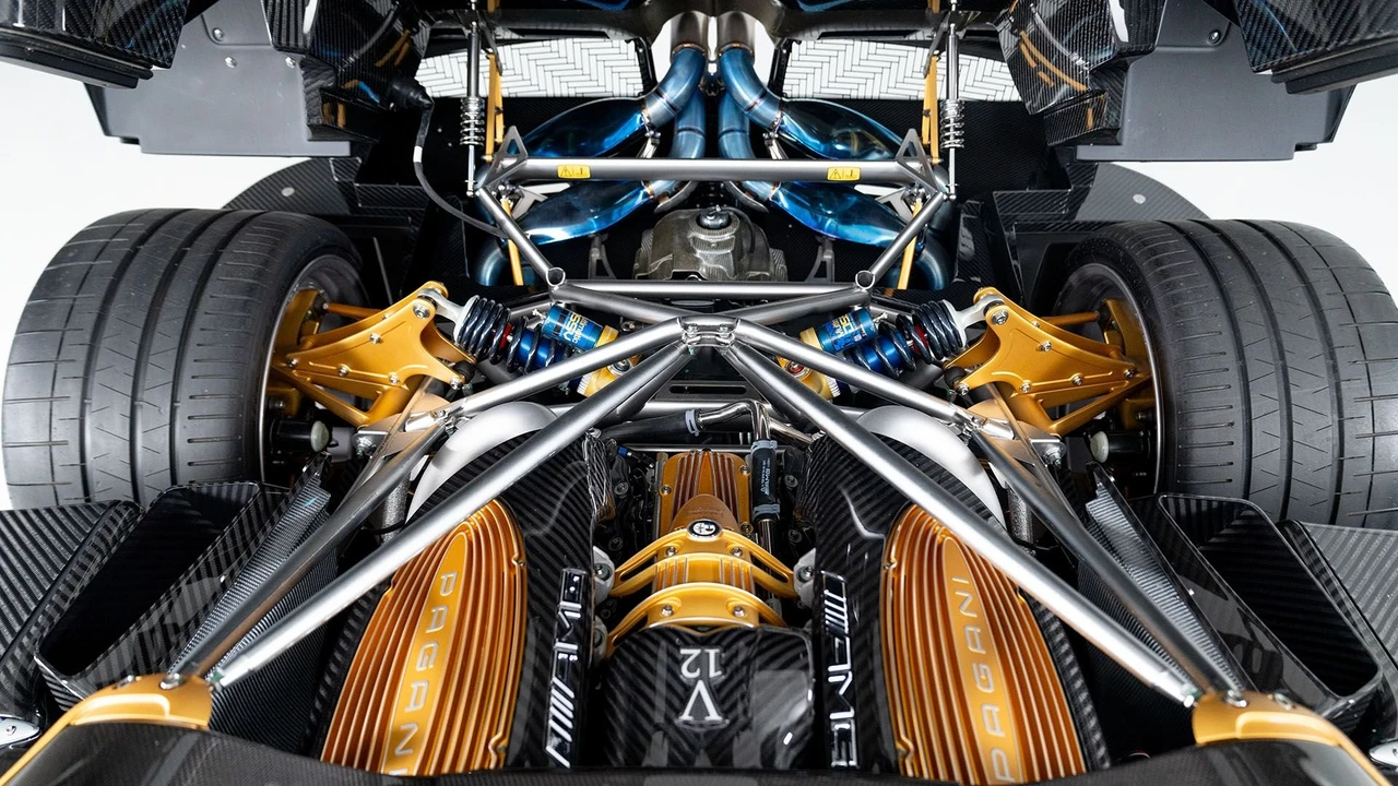 2018 Pagani Huayra - Image 7 of 31