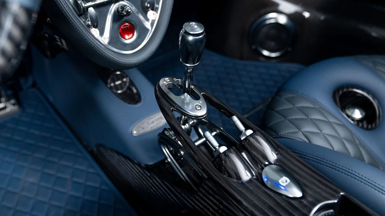2018 Pagani Huayra - Image 24 of 31