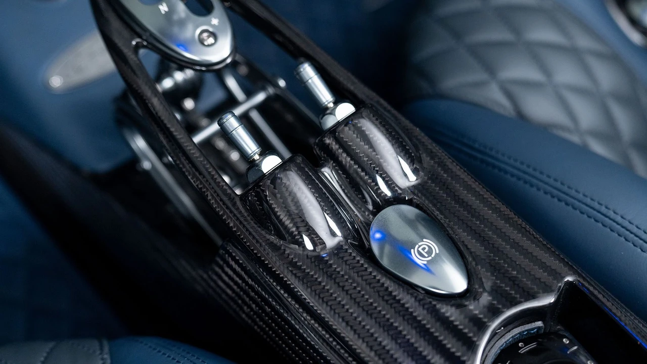 2018 Pagani Huayra - Image 23 of 31