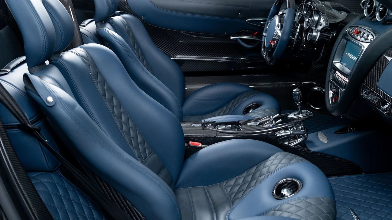 2018 Pagani Huayra - Image 11 of 31