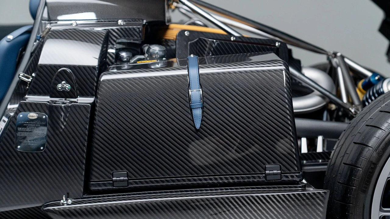 2018 Pagani Huayra - Image 5 of 31