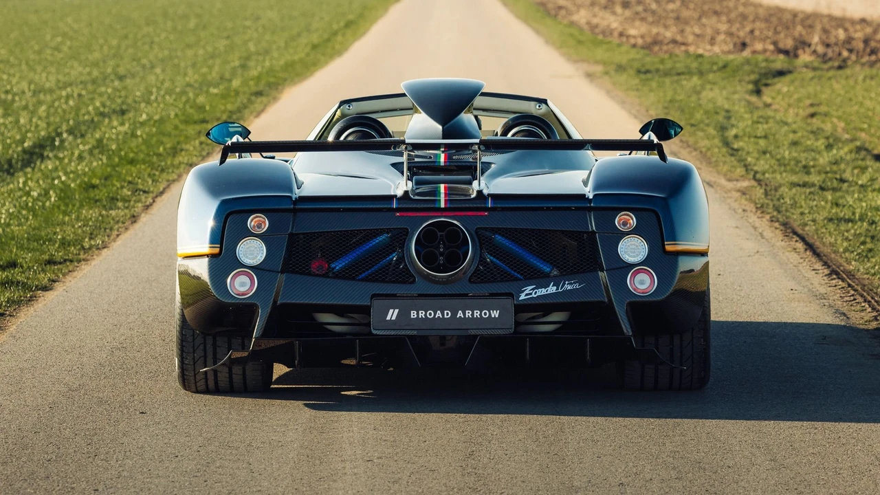 2018 Pagani Zonda - Image 2 of 31