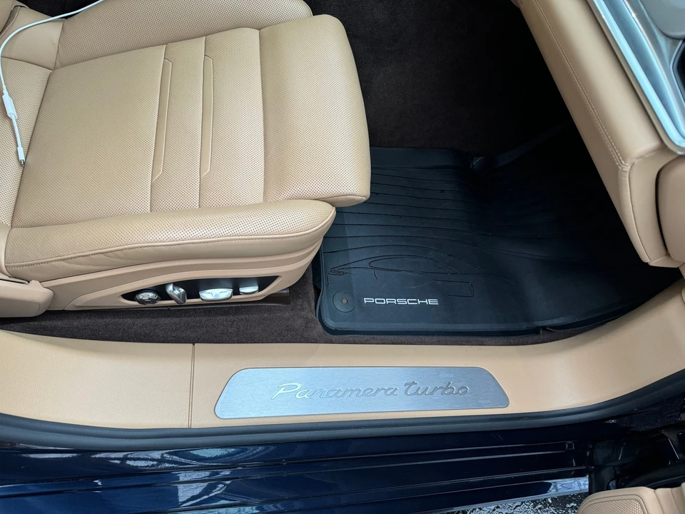 2018 Porsche 971 Panamera Sport Turismo - Image 7 of 8