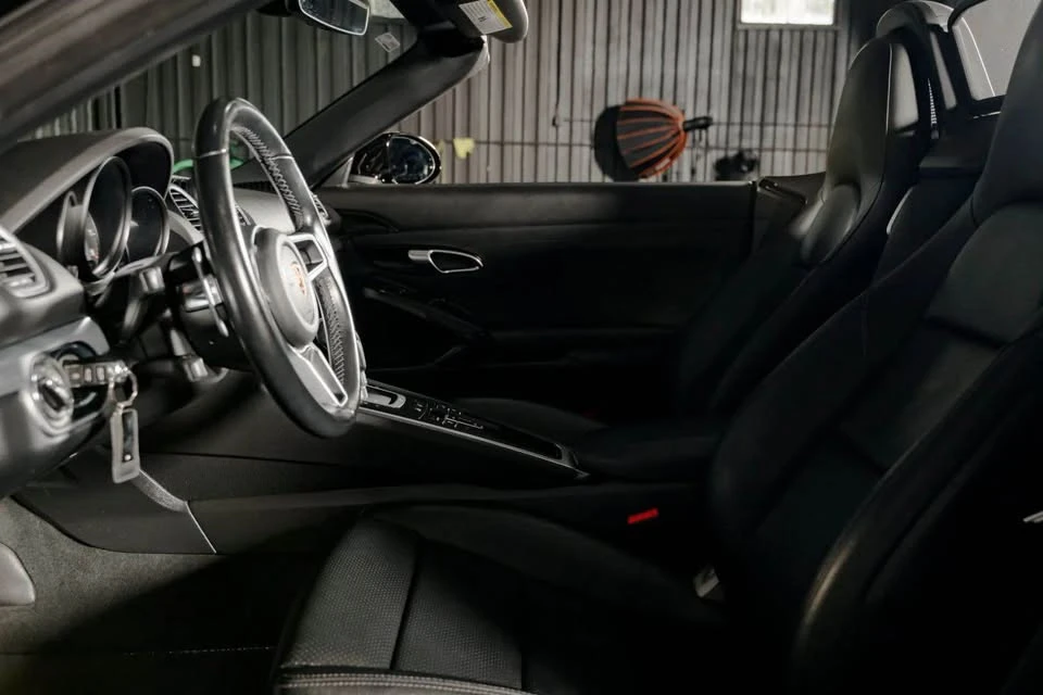2018 Porsche 718 Boxster - Image 11 of 17