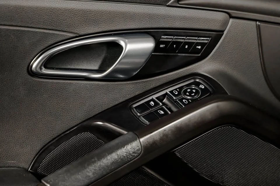 2018 Porsche 718 Boxster - Image 9 of 17