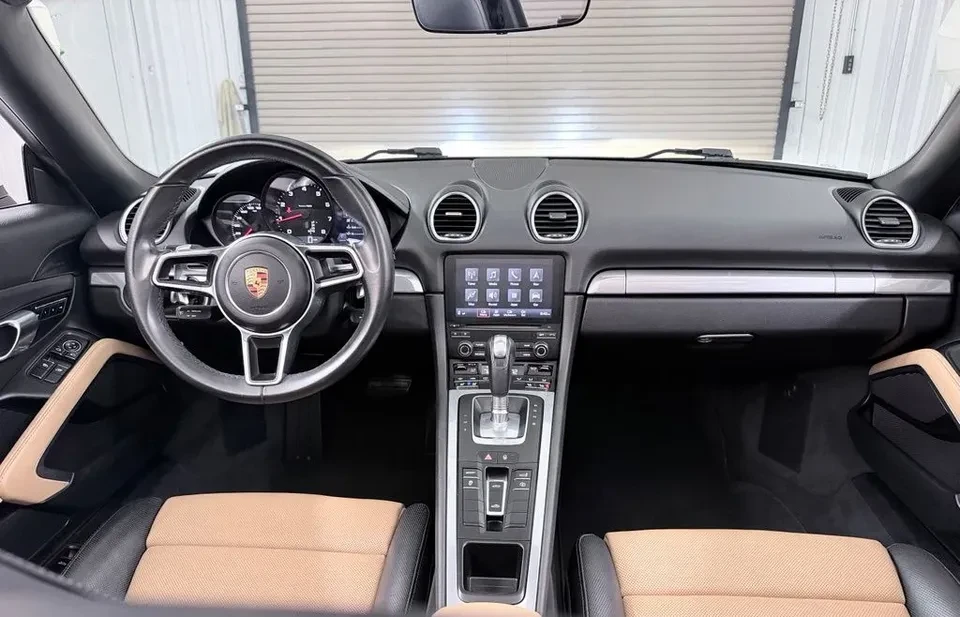 2018 Porsche 718 Boxster - Image 11 of 17