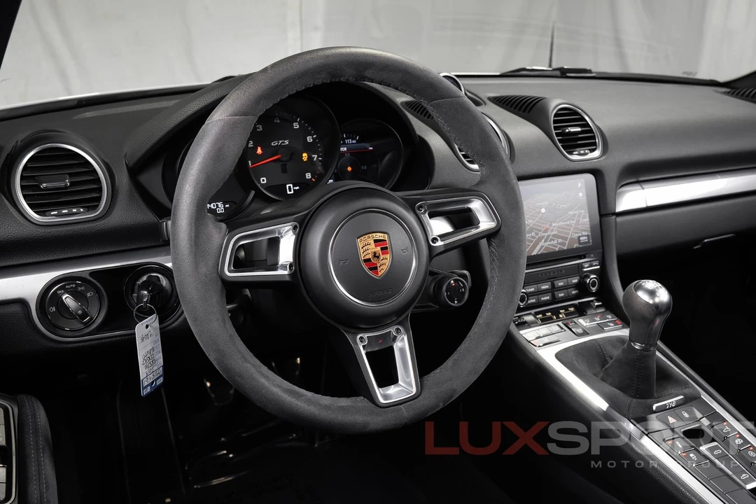 2018 Porsche - Image 27 of 31