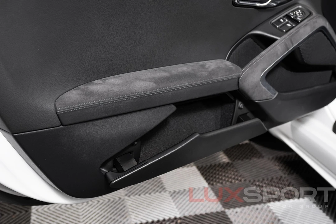 2018 Porsche - Image 17 of 31