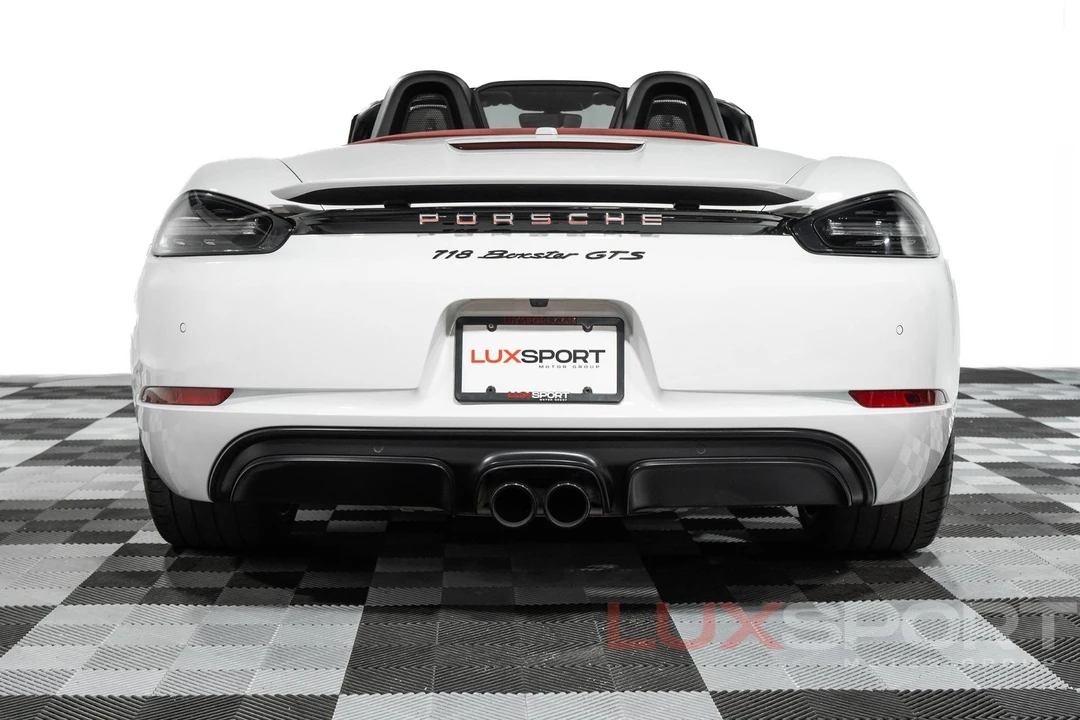 2018 Porsche - Image 6 of 31