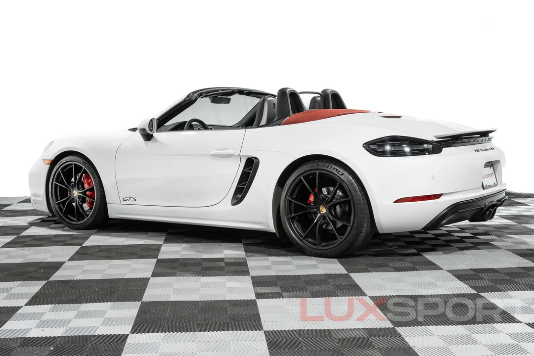 2018 Porsche - Image 3 of 31