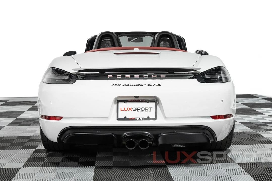 2018 Porsche - Image 4 of 31