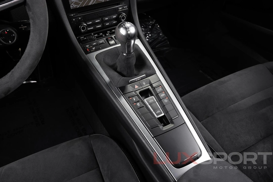 2018 Porsche - Image 26 of 31